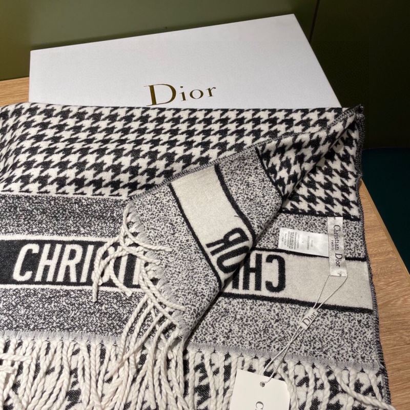 CHRISTIAN DIOR